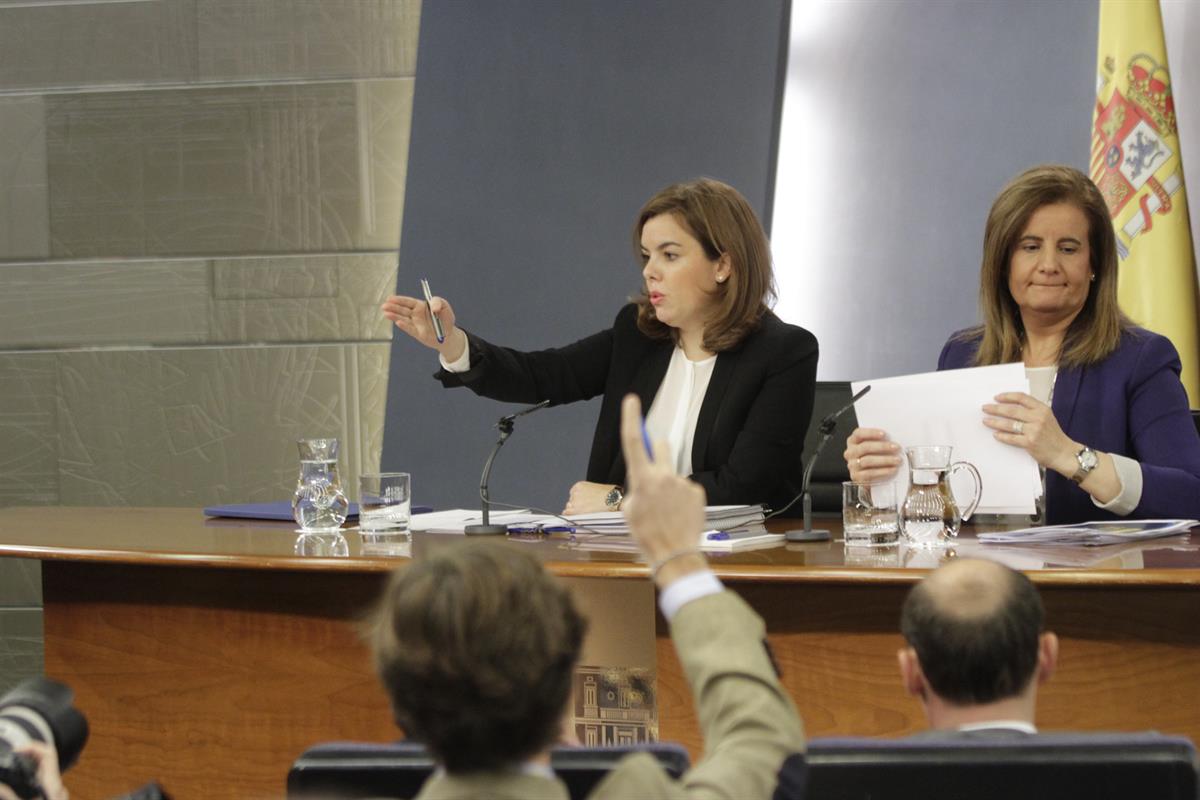 16/01/2015. Consejo de Ministros: Sáenz de Santamaría y Fátima Báñez. La vicepresidenta del Gobierno, ministra de la Presidencia y portavoz ...